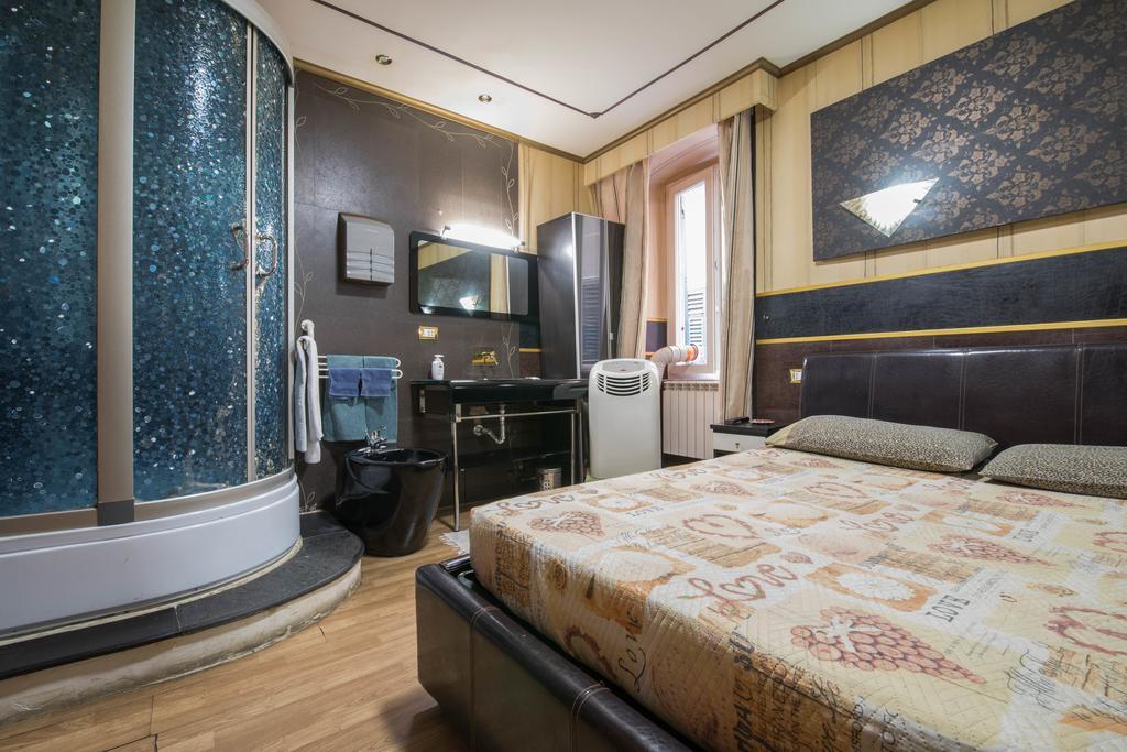 New Primavera Hotel *